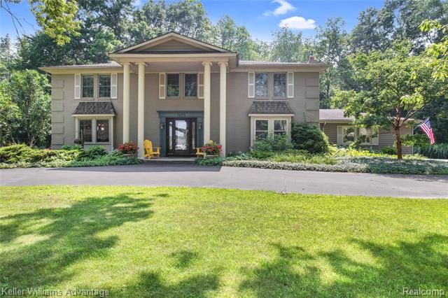 front view picture of 7675 Morningstar Ct, Clarkston, MI. 48348