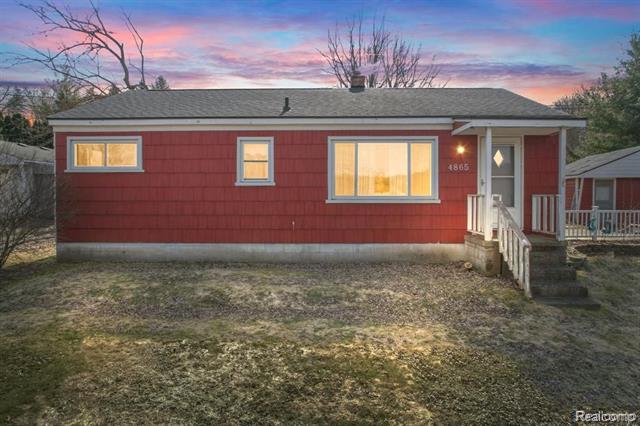 front view picture of 4865 Clarkston Rd, Clarkston, MI. 48348