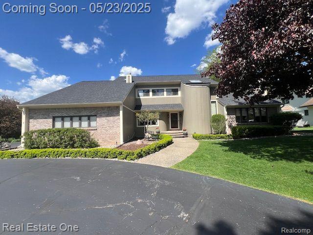 front view picture of 6600 Park Valley Dr, Clarkston, MI. 48348