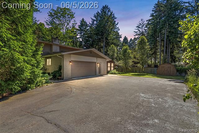 front view picture of 7955 Caberfae Trl, Clarkston, MI. 48348