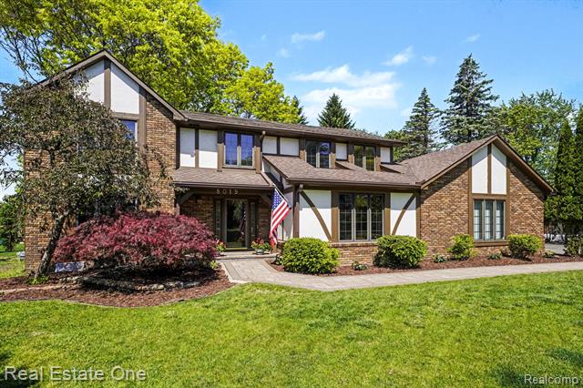 front view picture of 8019 Deerwood Rd, Clarkston, MI. 48348
