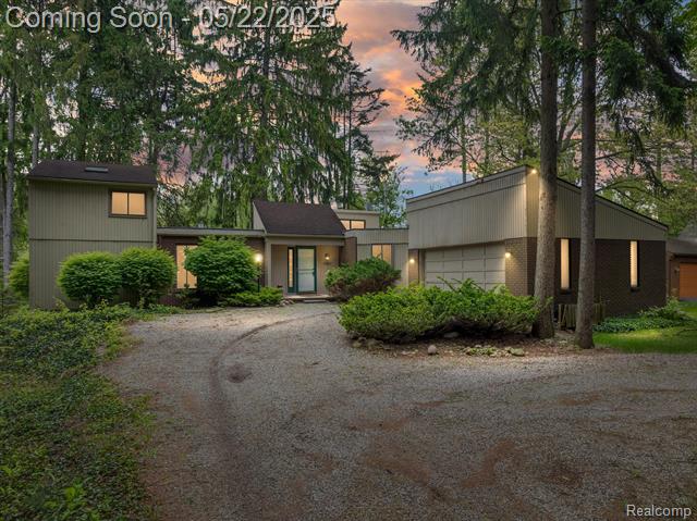 front view picture of 5462 Boyne Highland Trl, Clarkston, MI. 48348