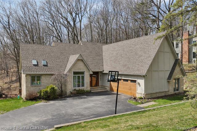 front view picture of 8063 Fawn Valley Dr, Clarkston, MI. 48348
