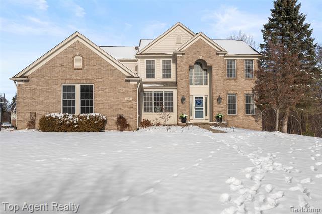 front view picture of 668 Berridge Cir, Lake Orion, MI. 48360