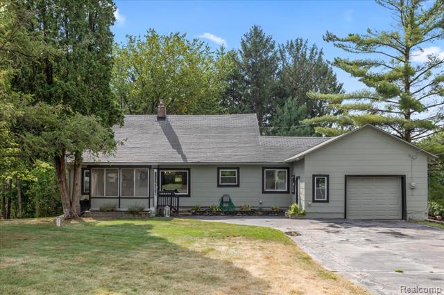 front view picture of 8381 Tindall Rd, Davisburg, MI. 48350
