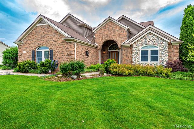 front view picture of 10654 W Braemar Dr, Holly, MI. 48442