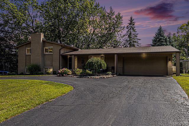 front view picture of 6507 Amy Dr, Clarkston, MI. 48348