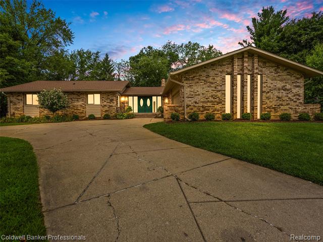 front view picture of 3447 Aquarious Cir, Oakland, MI. 48363