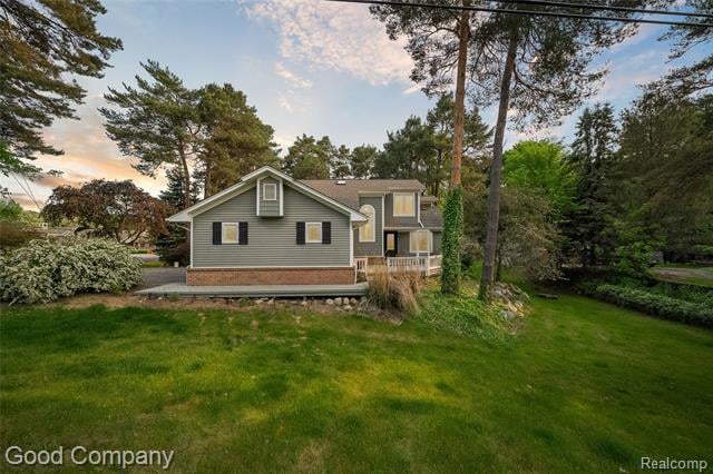 front view picture of 5490 Clarkston Rd, Clarkston, MI. 48348