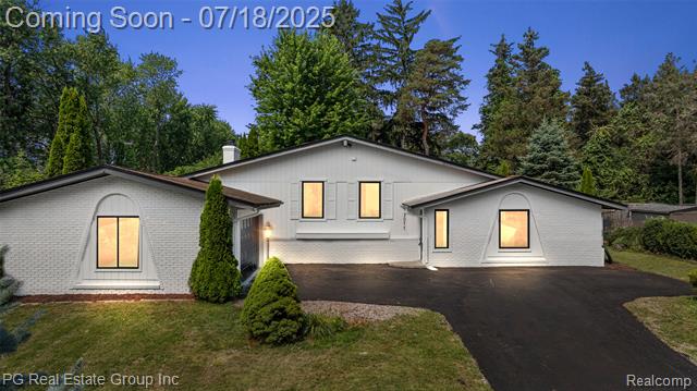 front view picture of 7811 Caberfae Trl, Clarkston, MI. 48348