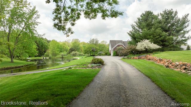 front view picture of 7859 Brook Ln, Clarkston, MI. 48348