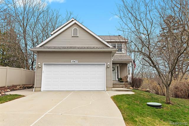 front view picture of 18477 Pellett Dr, Fenton, MI. 48430