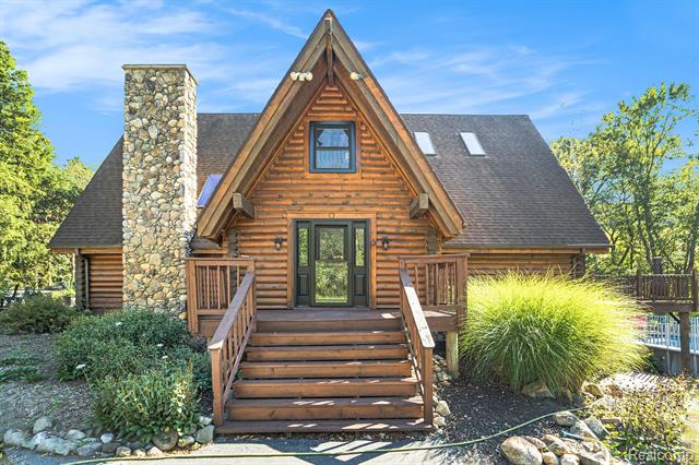 front view picture of 1366 S Baldwin Rd, Lake Orion, MI. 48360