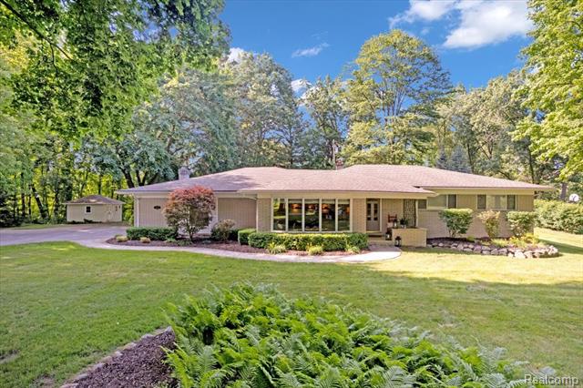 front view picture of 6875 Hubbard Rd, Clarkston, MI. 48348