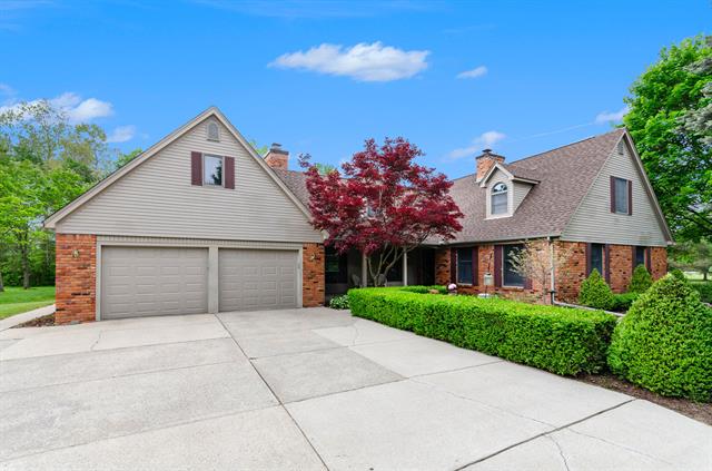 front view picture of 2842 High Winds Ln, Oakland, MI. 48363
