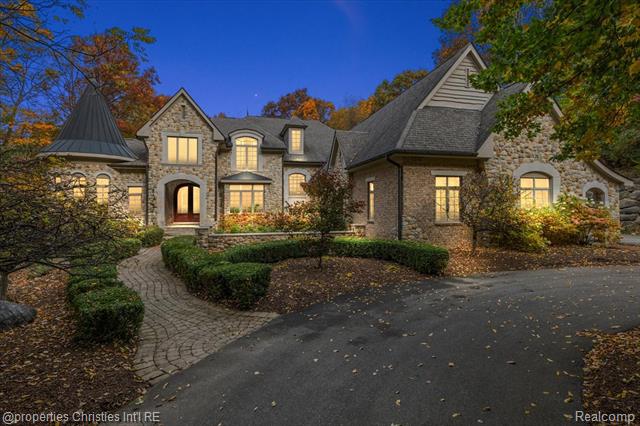 front view picture of 2541 Plum Creek Ct, Oakland, MI. 48363