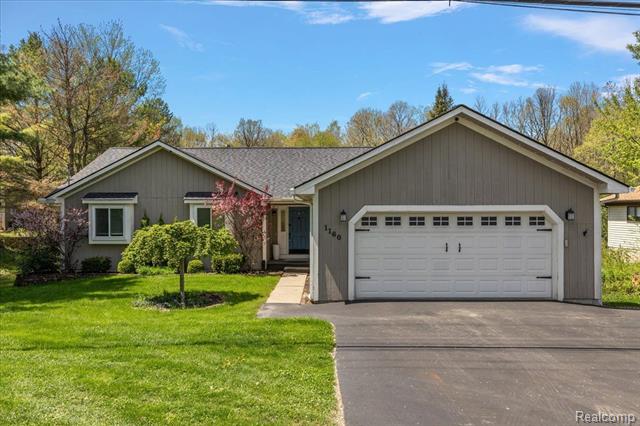 front view picture of 1160 S Baldwin Rd, Lake Orion, MI. 48360