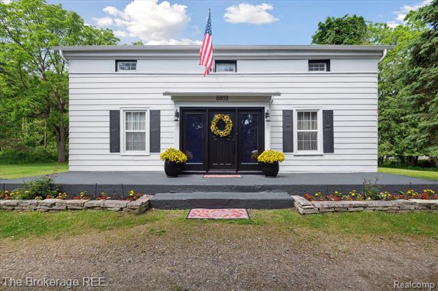 front view picture of 8809 Sashabaw Rd, Clarkston, MI. 48348
