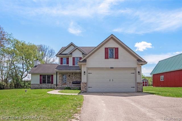 front view picture of 3190 W Rattalee Lake Rd, Holly, MI. 48442