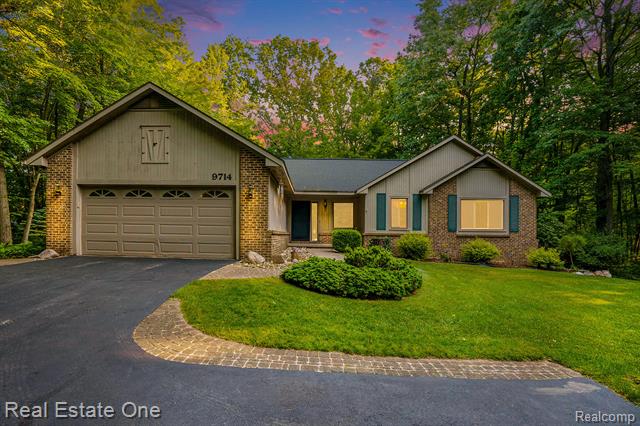 front view picture of 9714 Naiad Rd, Clarkston, MI. 48348