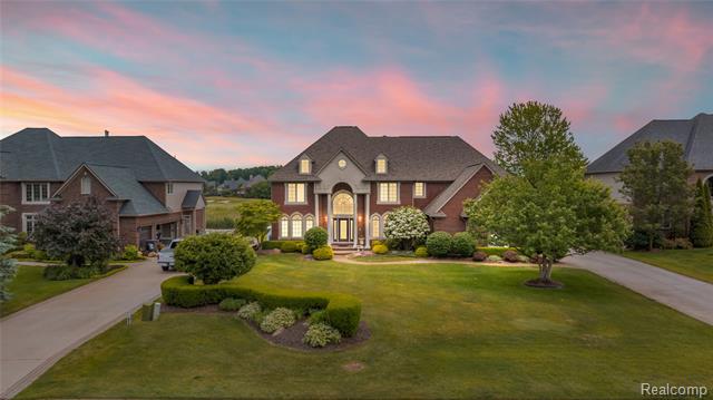 front view picture of 2401 Spyglass Dr, Oakland, MI. 48363