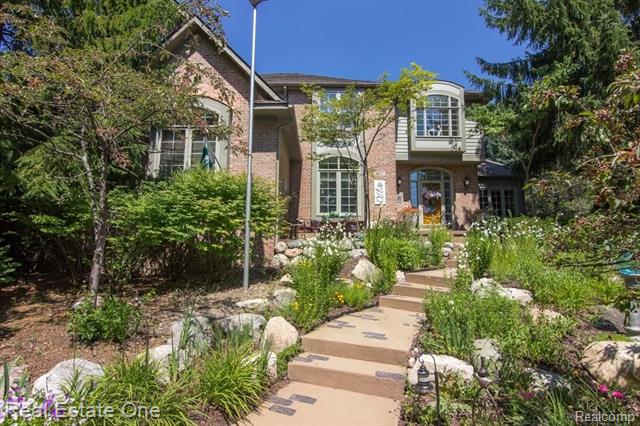 front view picture of 8897 Morning Mist Dr, Clarkston, MI. 48348