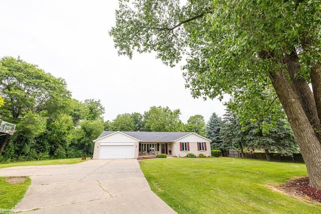 front view picture of 1540 W Clarkston Rd, Lake Orion, MI. 48362