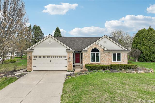 front view picture of 5819 Valley Dr, Clarkston, MI. 48348