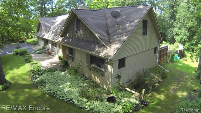 front view picture of 9201 Allen Rd, Clarkston, MI. 48348