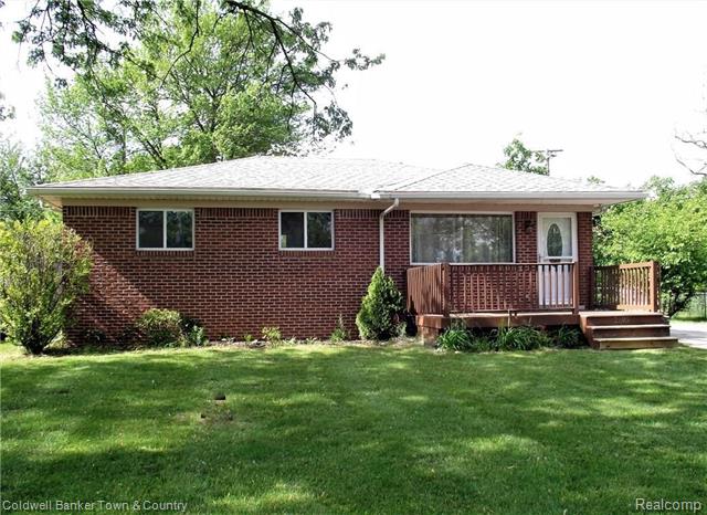 front view picture of 2895 Golfers Dr, Highland, MI. 48356