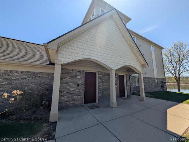 front view picture of 850 Amanda Ln, Pontiac, MI. 48340