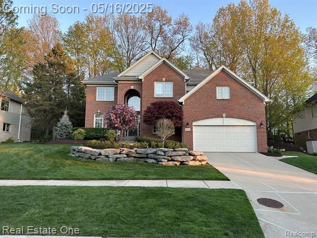 front view picture of 516 Bloomer Ridge Dr, Rochester, MI. 48307