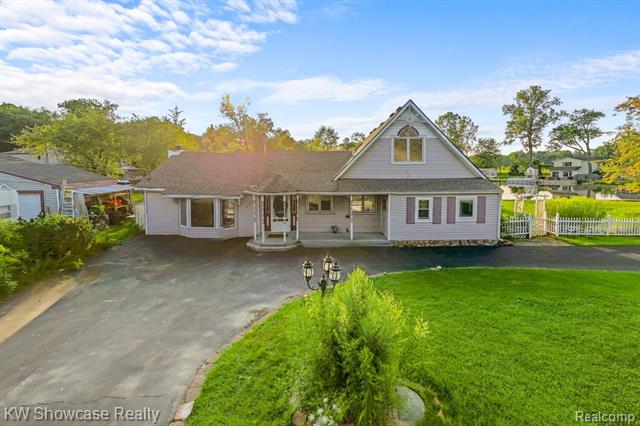 front view picture of 4287 Lake Grove Dr, White Lake, MI. 48383