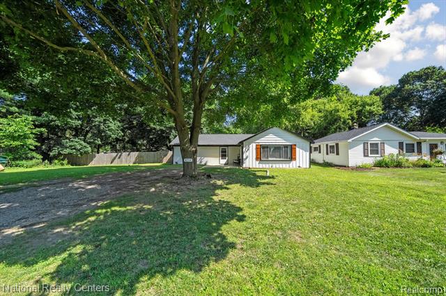 front view picture of 4714 Monterey Ave, Clarkston, MI. 48348