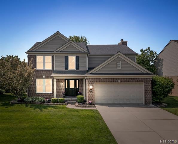 front view picture of 2880 Yosemite Dr, Lake Orion, MI. 48360