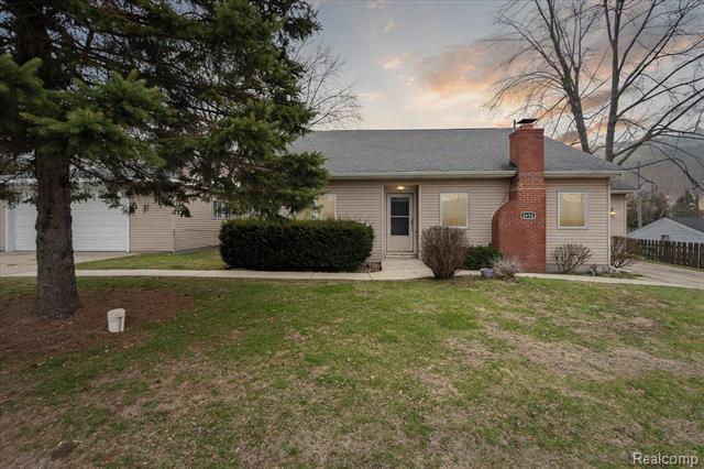 front view picture of 8650 Lakeview Blvd, Clarkston, MI. 48348