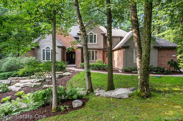 front view picture of 9155 Kelly Lake Dr, Clarkston, MI. 48348