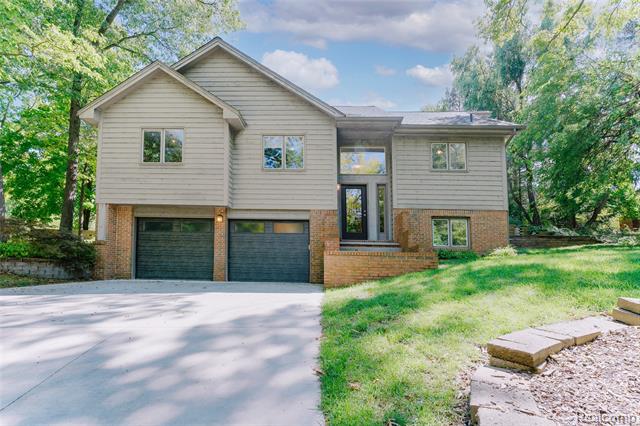 front view picture of 5105 Wah Ta Wah Dr, Clarkston, MI. 48348
