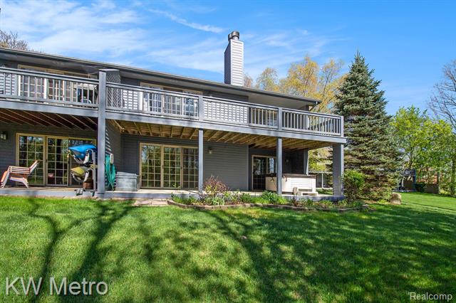front view picture of 11183 Bayshore Ct, Clarkston, MI. 48348