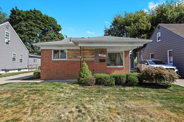 front view picture of 2425 Grindley Park Street, Dearborn, MI. 48124