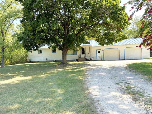 front view picture of 8220 N Vickeryville Road, Vestaburg, MI. 48891