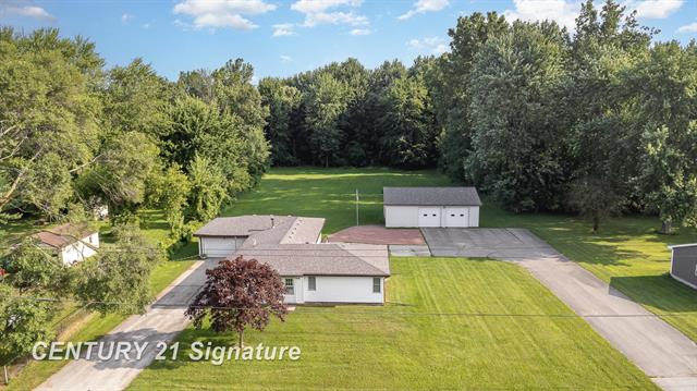 front view picture of 3287 Lauria Road, Bay City, MI. 48706