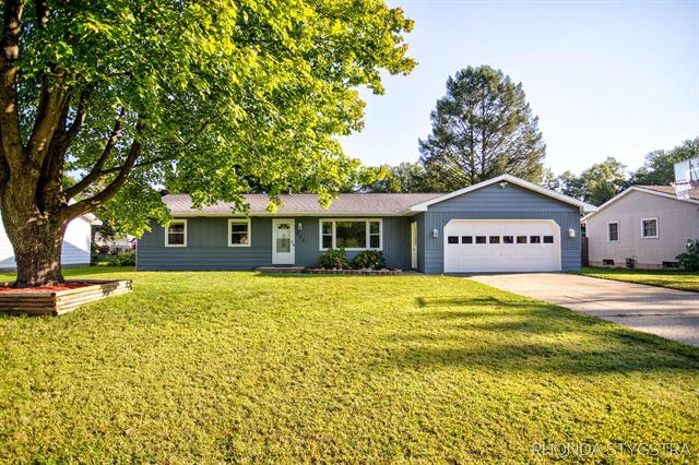 front view picture of 575 Pineview Drive, Holland, MI. 49424