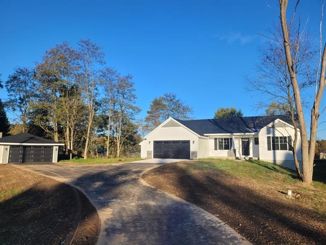 front view picture of 2821 14 Mile Rd Ne, Sparta, MI. 49345