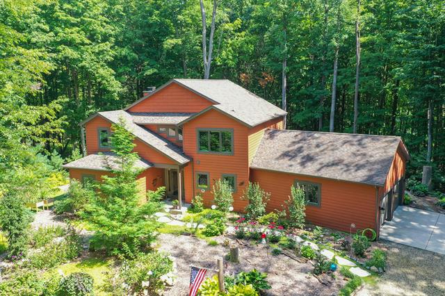 front view picture of 46 1960  Madron Lake Road, Buchanan, MI. 49107