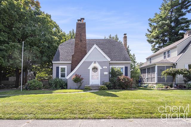 front view picture of 100 Colrain Street Sw, Grand Rapids, MI. 49548