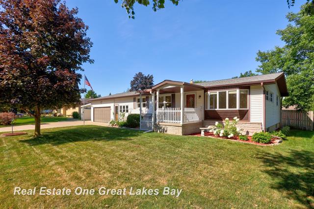 front view picture of 4566 W Lewis Drive, Bay City, MI. 48706