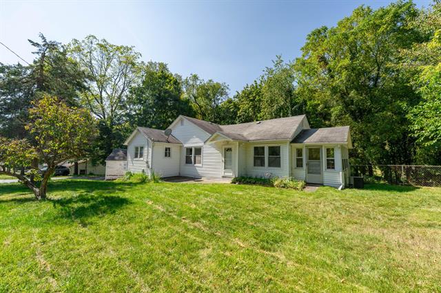 front view picture of 325 N Kendall Avenue, Kalamazoo, MI. 49006