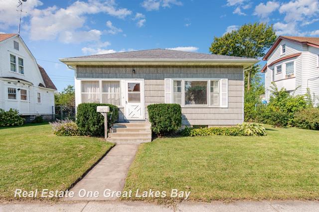 front view picture of 251 N Vanburen Street, Bay City, MI. 48708