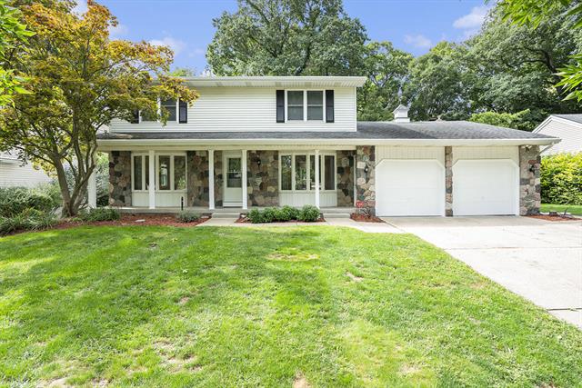 front view picture of 2530 Westbrook Drive Nw, Grand Rapids, MI. 49504